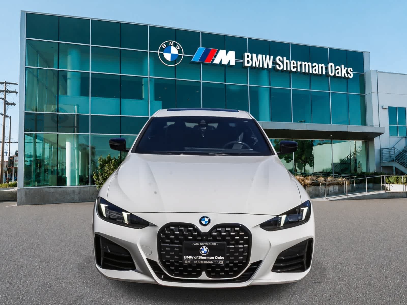Used 2025 BMW 430i Coupe w/ M Sport Package RWD image 2