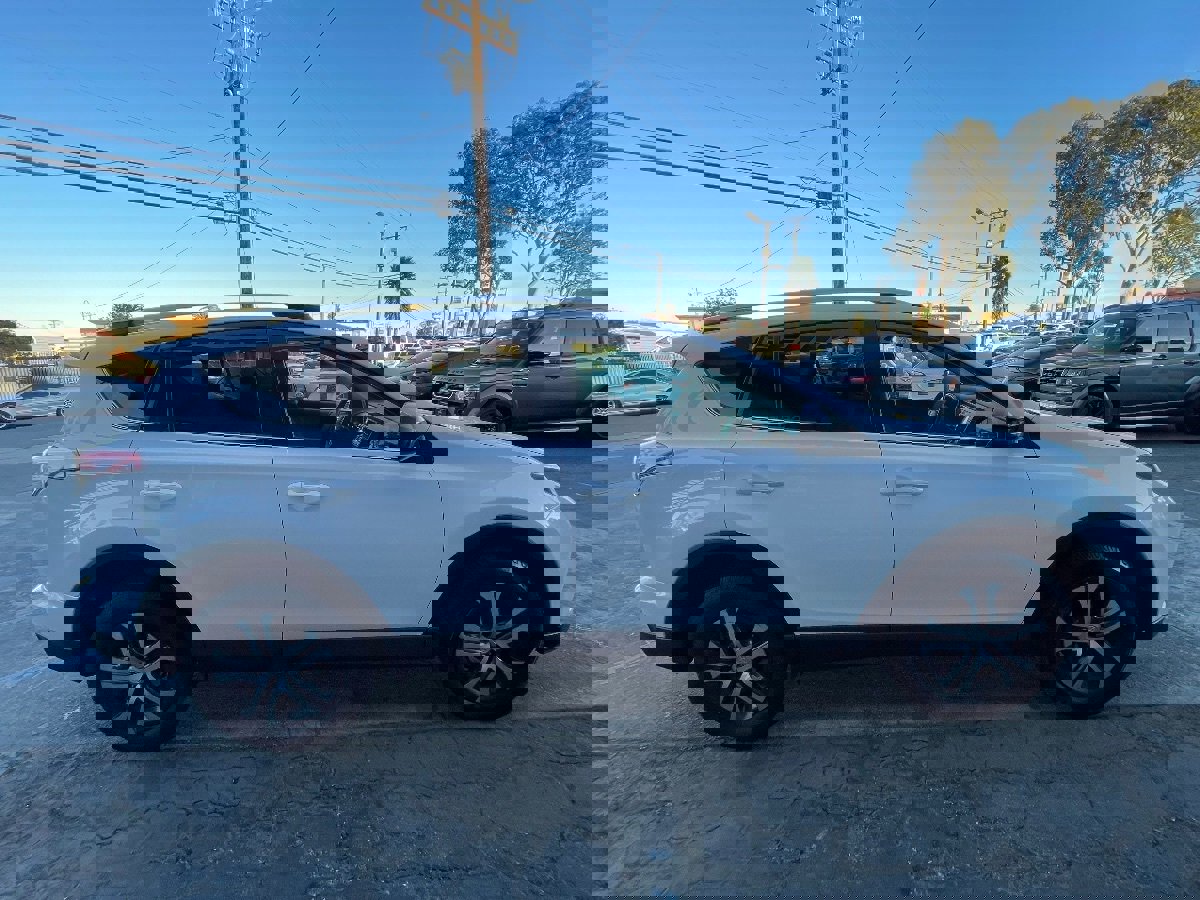 Used 2016 Toyota RAV4 LE image 4
