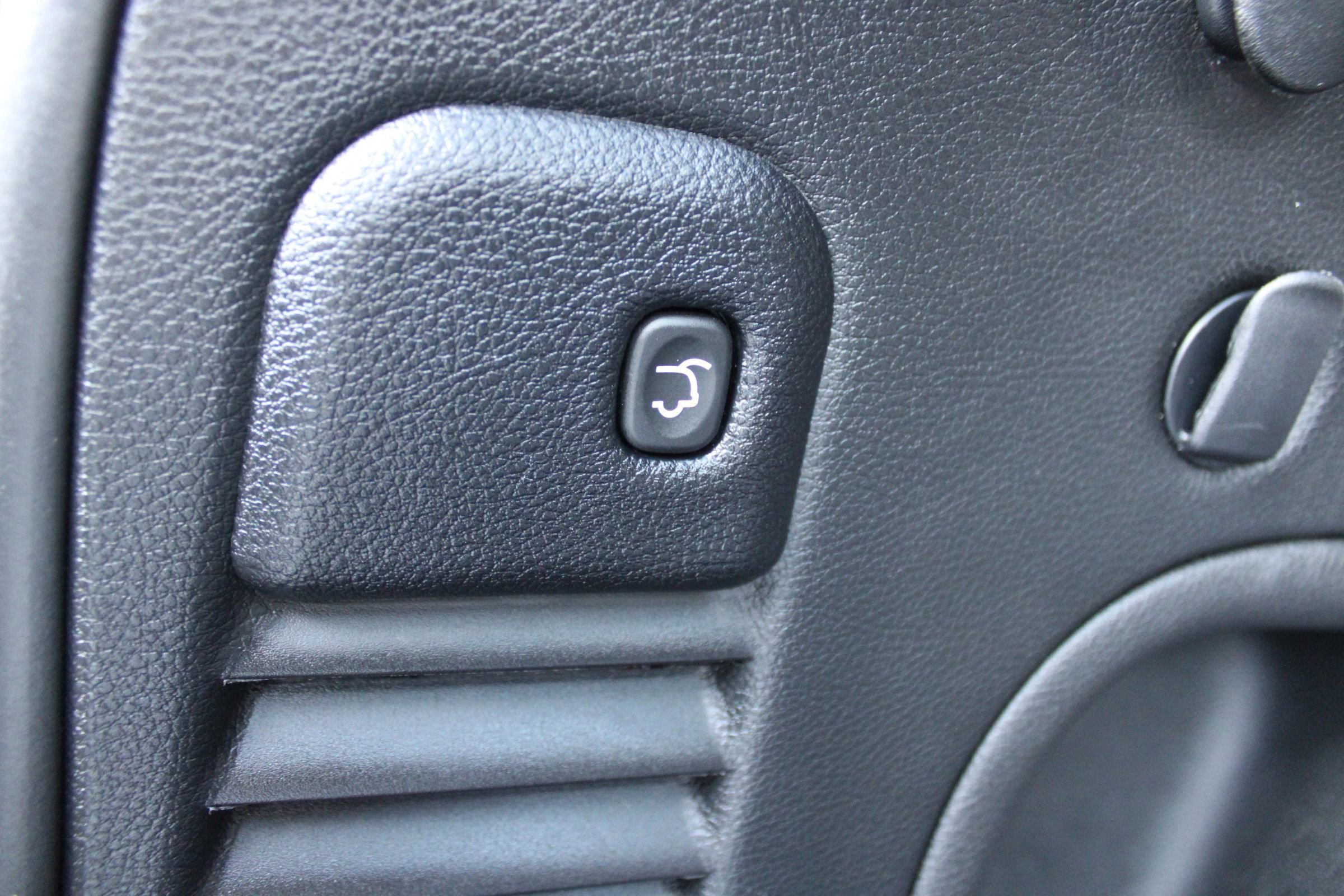 Used 2021 Jeep Grand Cherokee Limited w/ Luxury Group II image 28