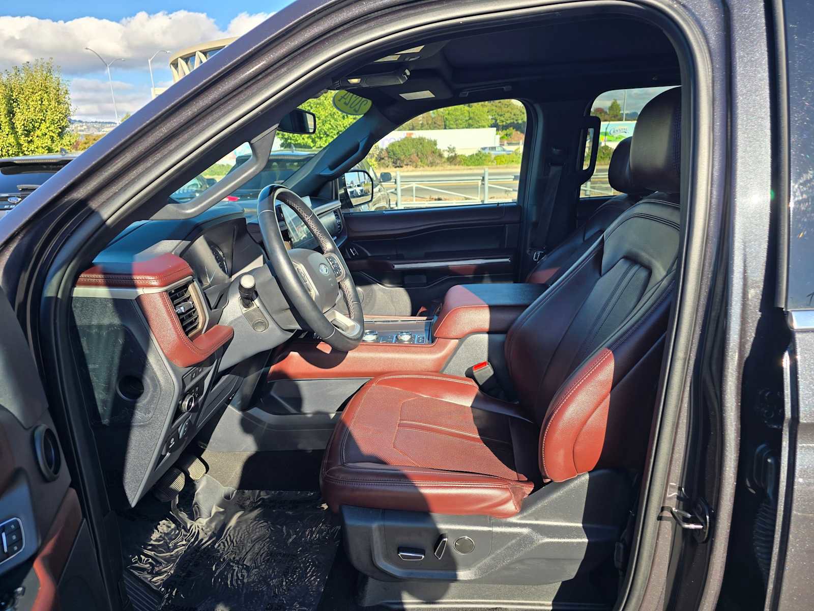 Used 2024 Ford Expedition Limited image 22