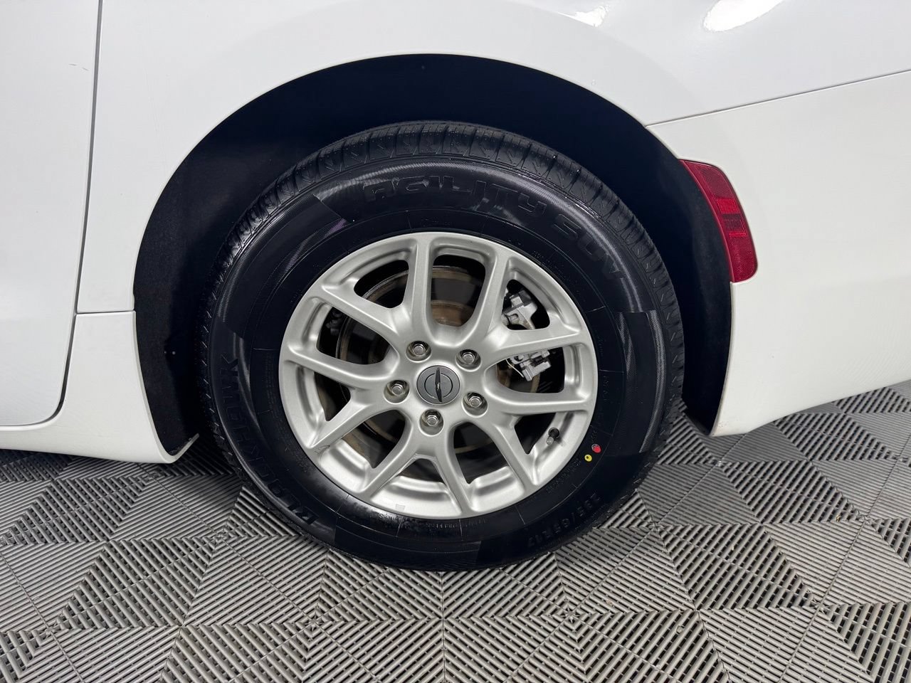 Used 2023 Chrysler Voyager LX FWD image 32