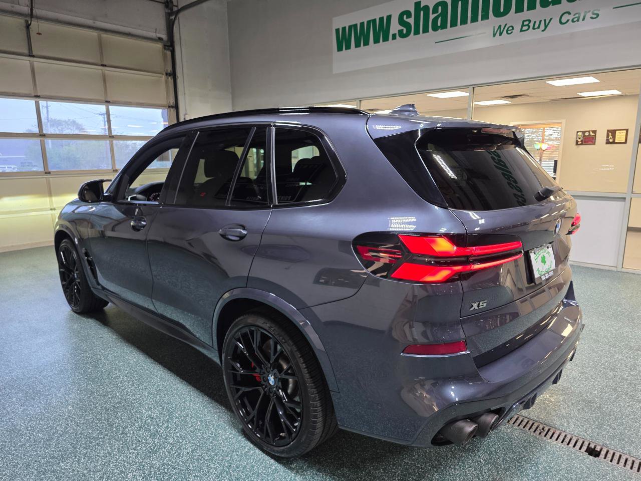Used 2020 BMW X5 M50i w/ Executive Package image 10