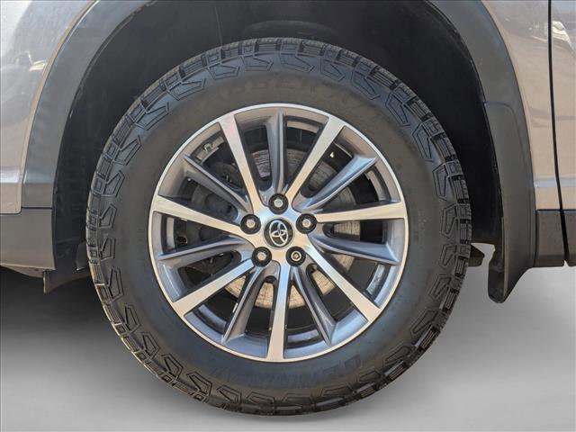 Used 2019 Toyota Highlander XLE image 25