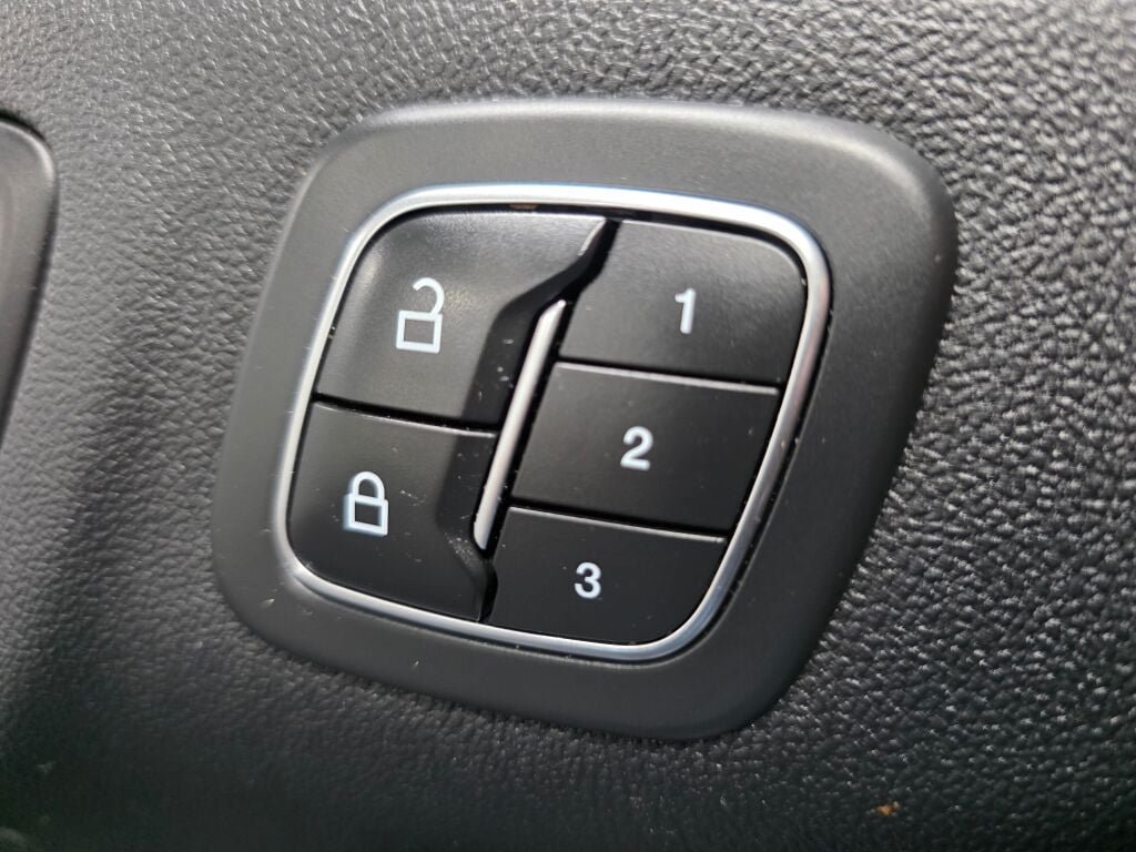 Used 2020 Ford Escape SEL AWD/4WD image 18