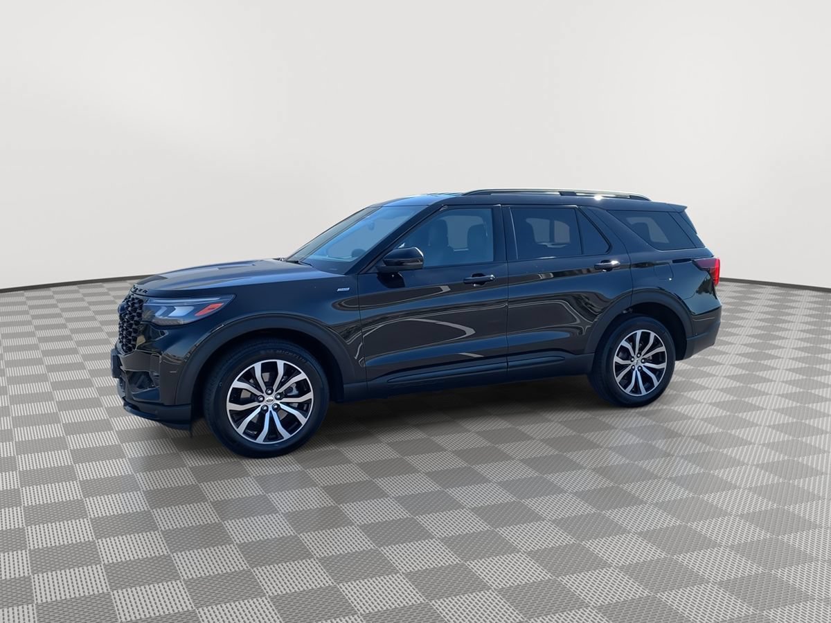 Used 2025 Ford Explorer ST-Line AWD/4WD image 3