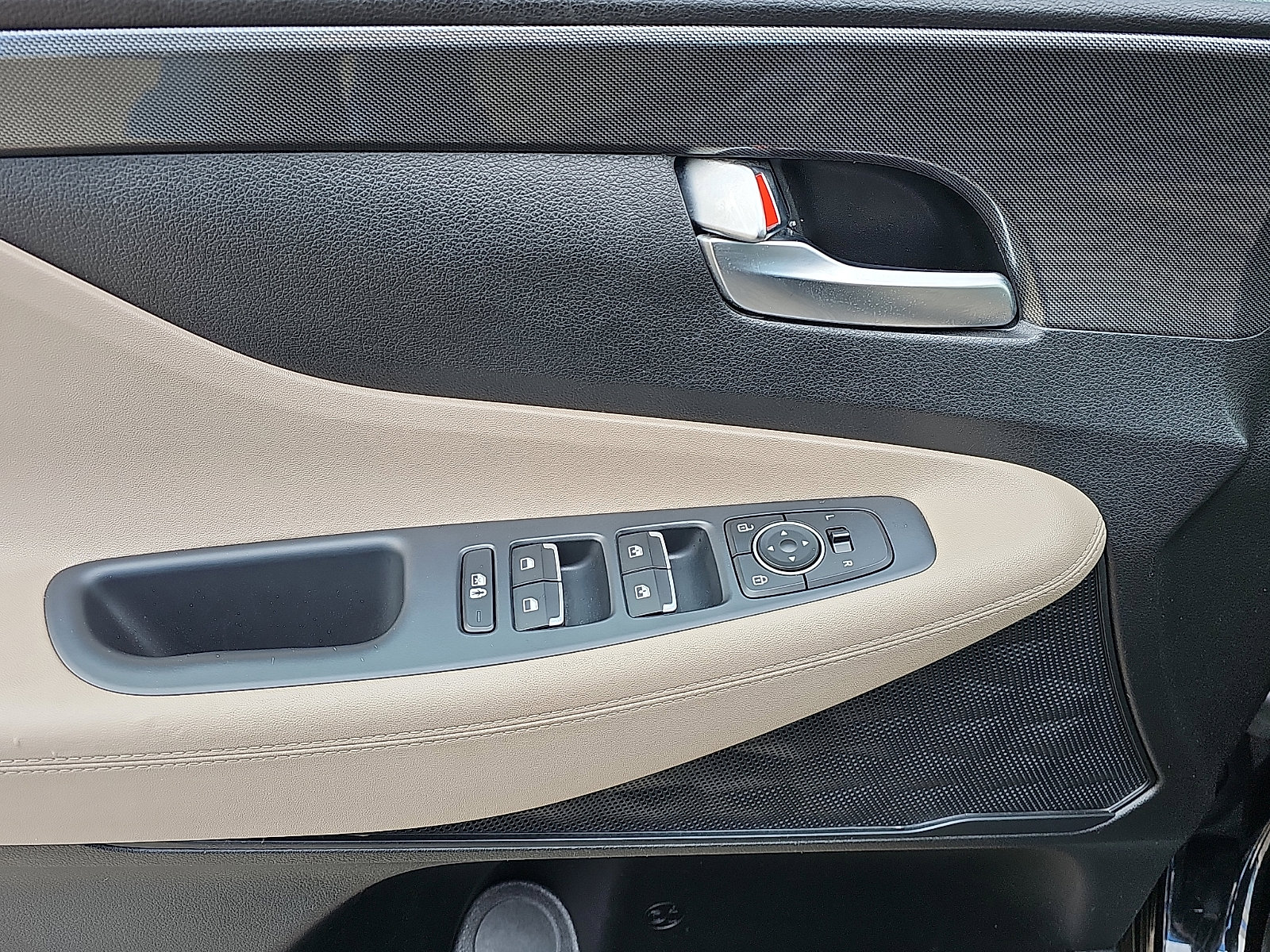 Used 2023 Hyundai Santa Fe SEL w/ Cargo Package image 13