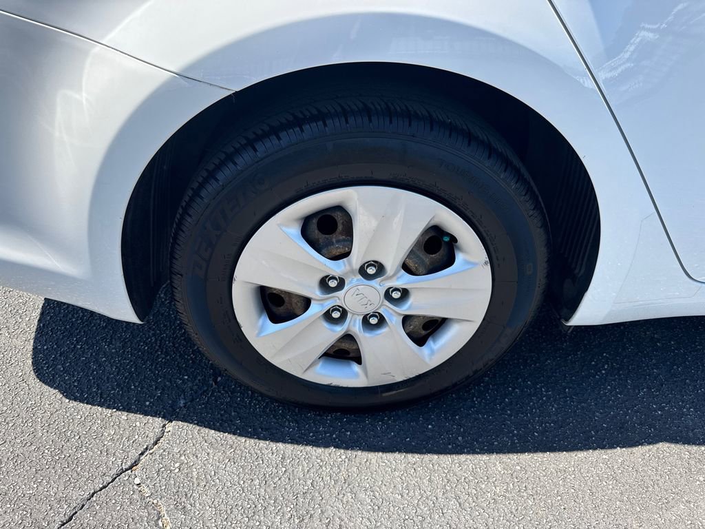 Used 2017 Kia Forte LX image 18
