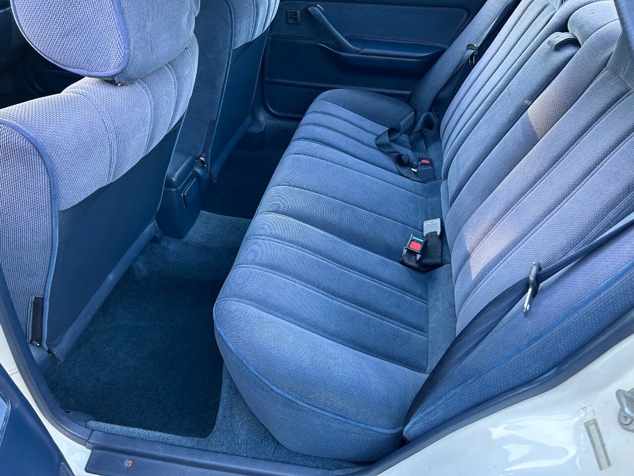 Used 1991 Toyota Camry Deluxe image 31