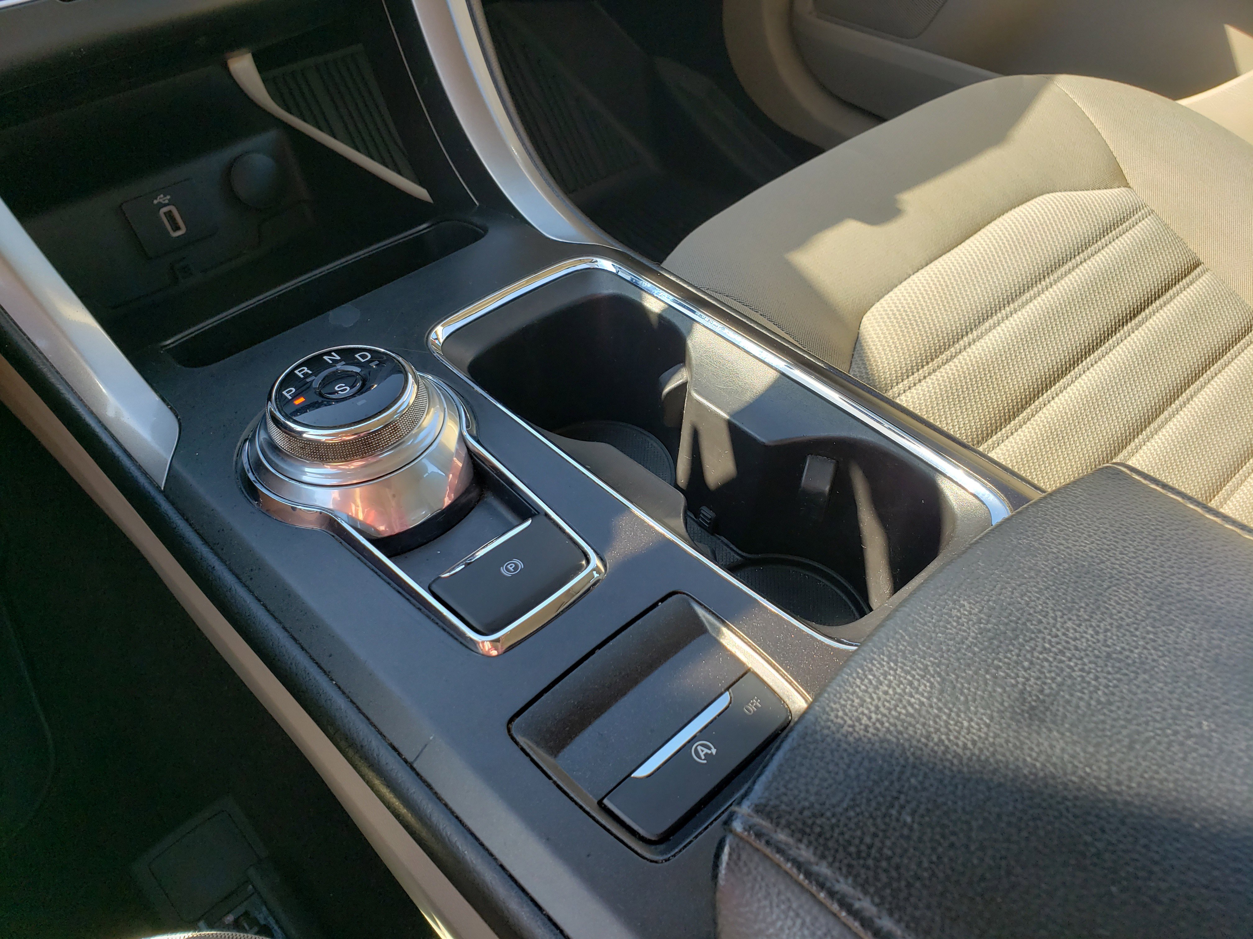 Used 2018 Ford Fusion SE w/ Fusion SE Technology Package image 23