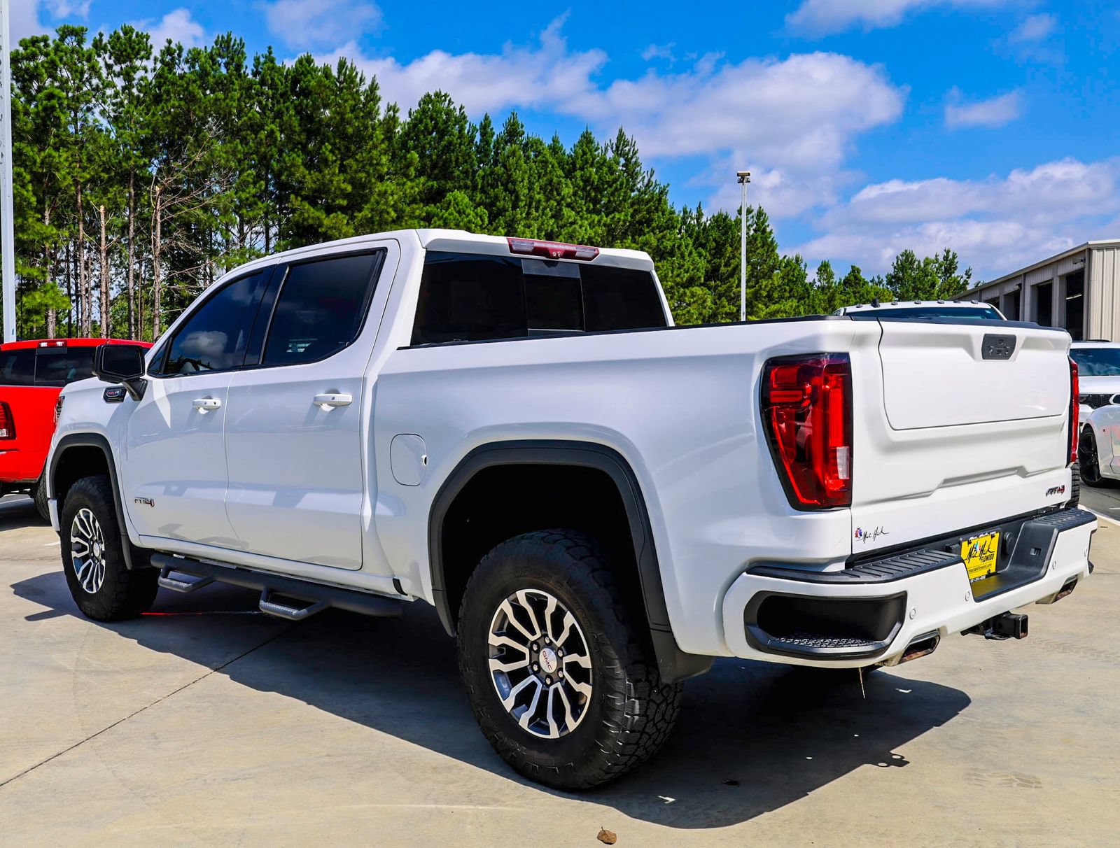 Used 2021 GMC Sierra 1500 AT4 w/ AT4 Premium Package AWD/4WD image 5