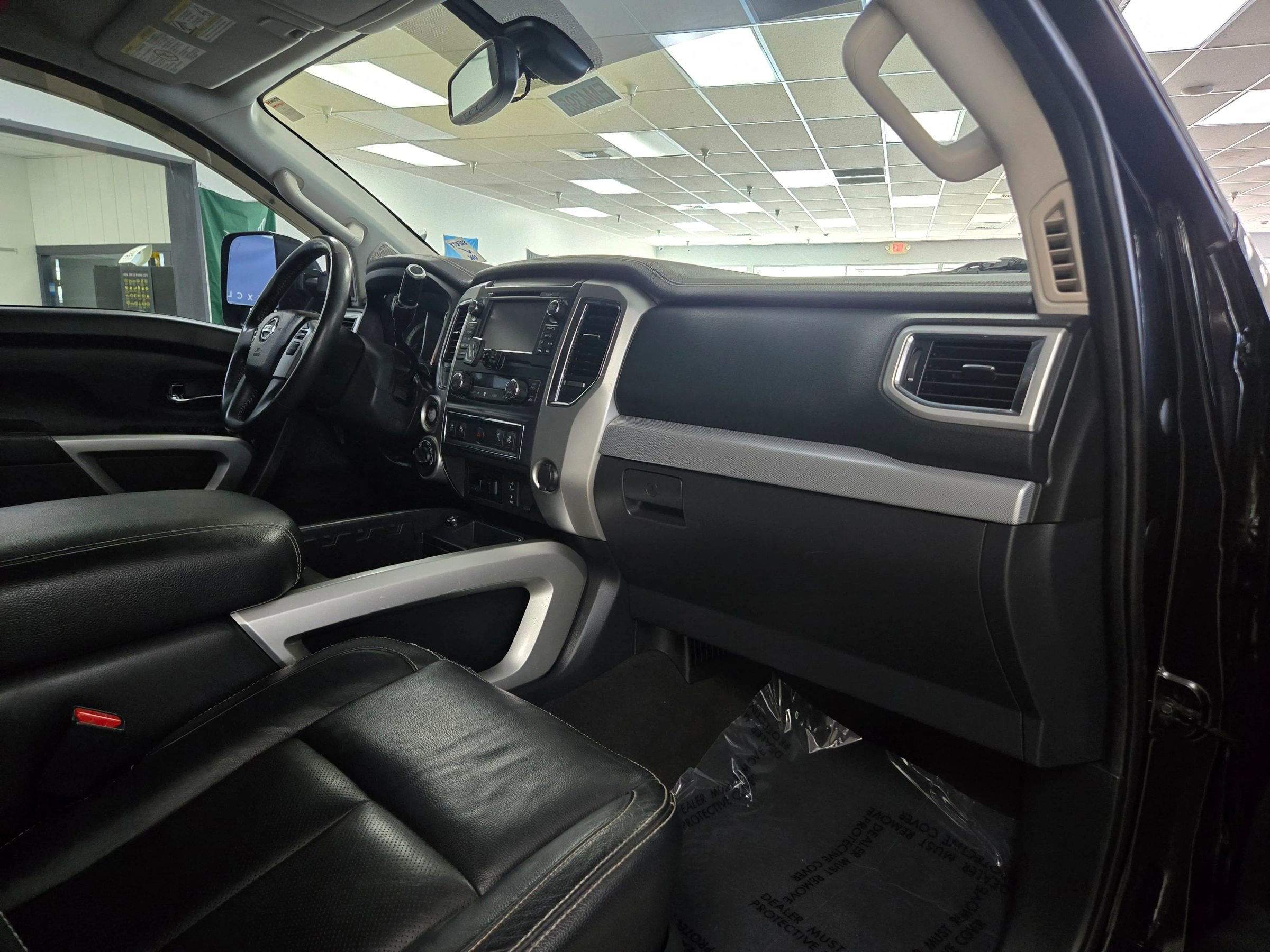 Used 2016 Nissan Titan PRO-4X w/ Pro-4x Convenience Package AWD/4WD image 25