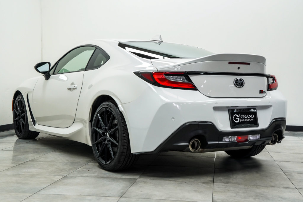 Used 2024 Toyota GR86 Premium RWD image 12