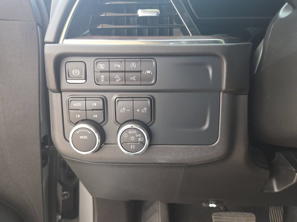 Used 2025 Chevrolet Tahoe Z71 AWD/4WD image 16