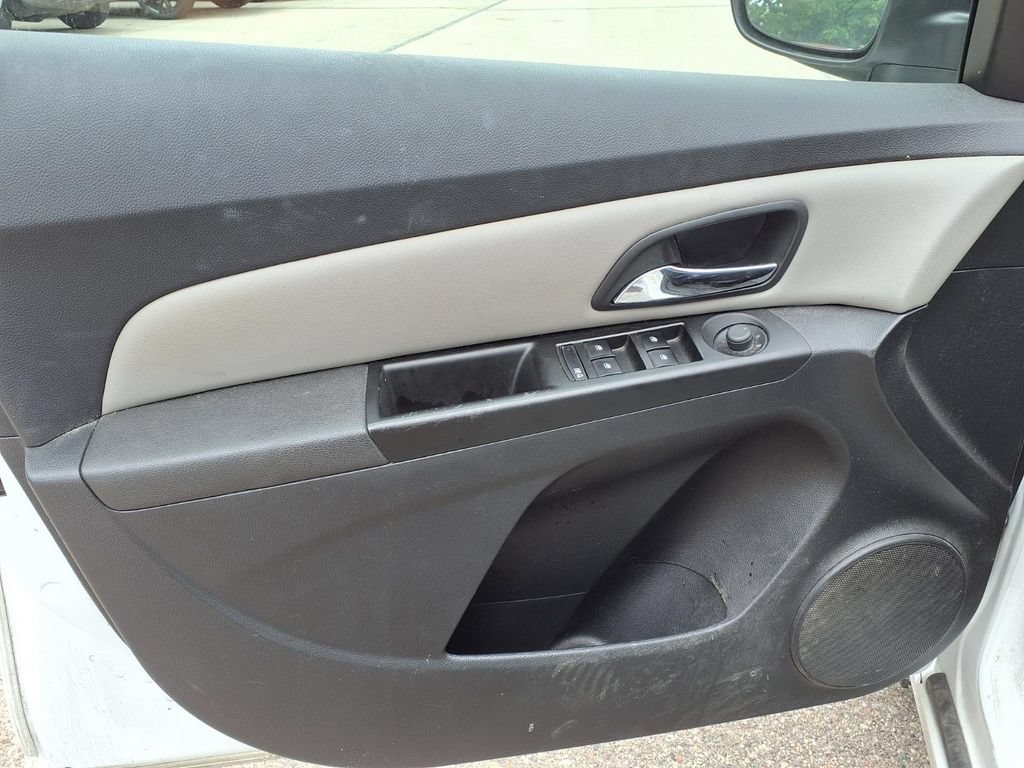 Used 2013 Chevrolet Cruze LS FWD image 11