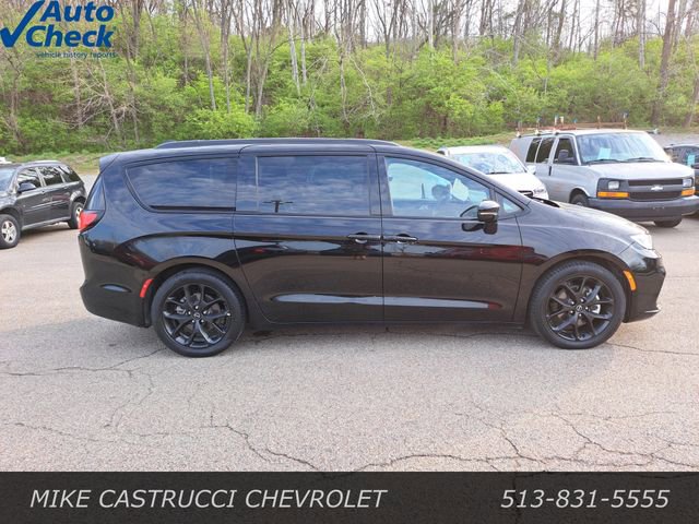 Used 2025 Chrysler Pacifica Limited image 6