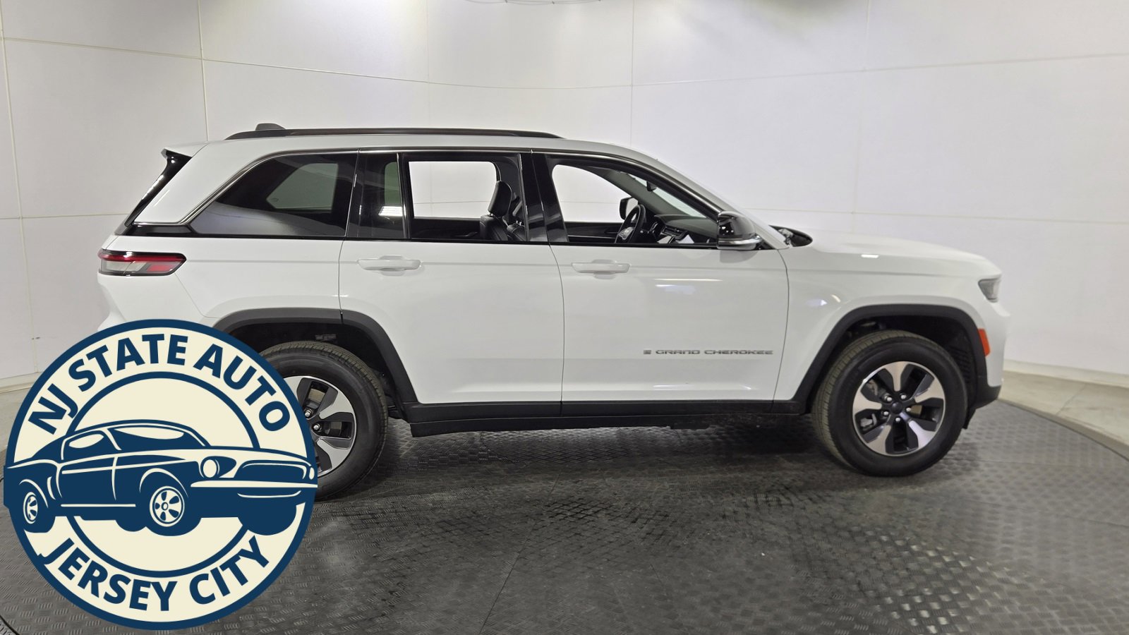 Used 2022 Jeep Grand Cherokee Limited 4xe image 8