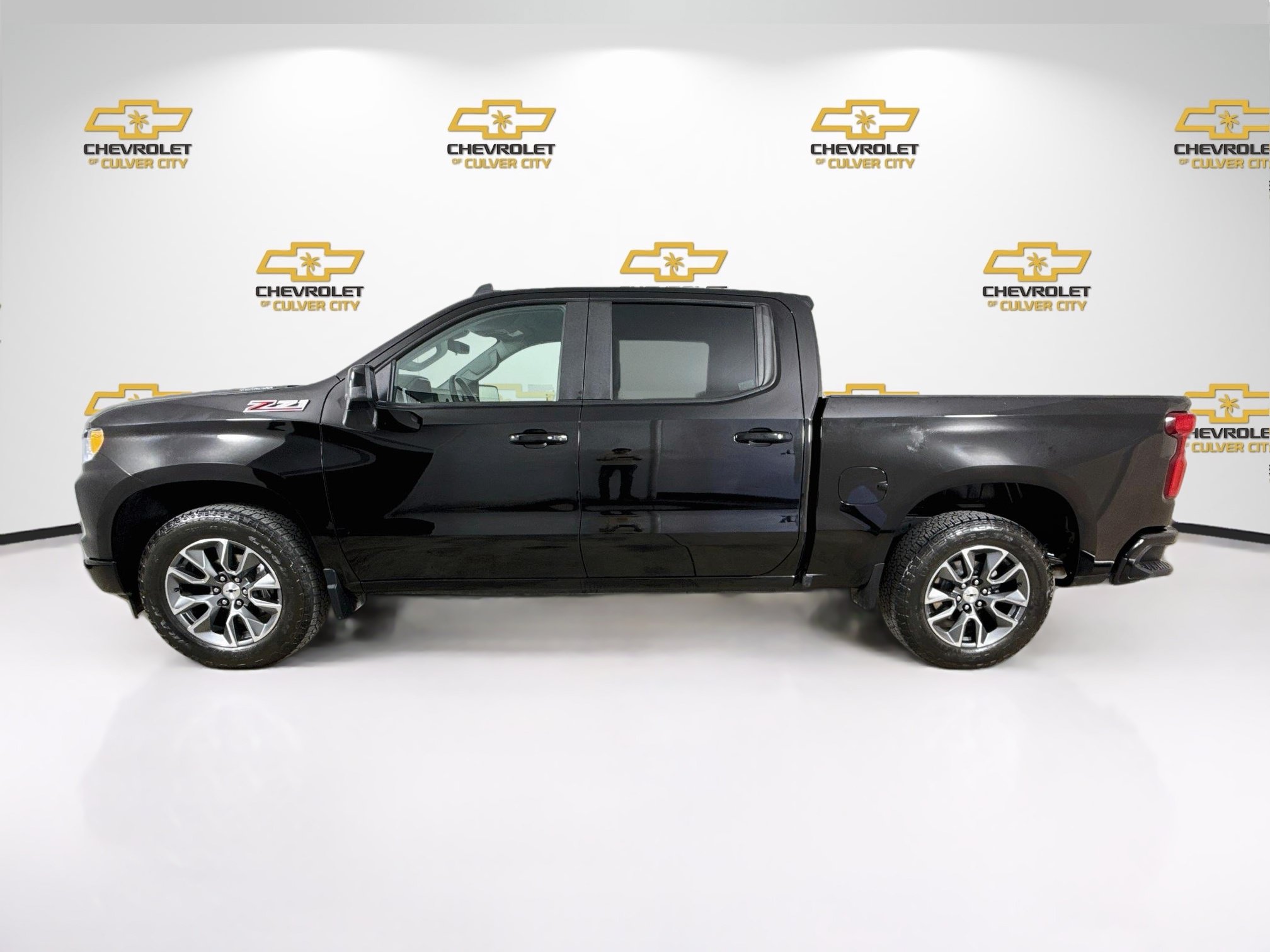 Used 2024 Chevrolet Silverado 1500 RST w/ Z71 Off-Road Package AWD/4WD image 5