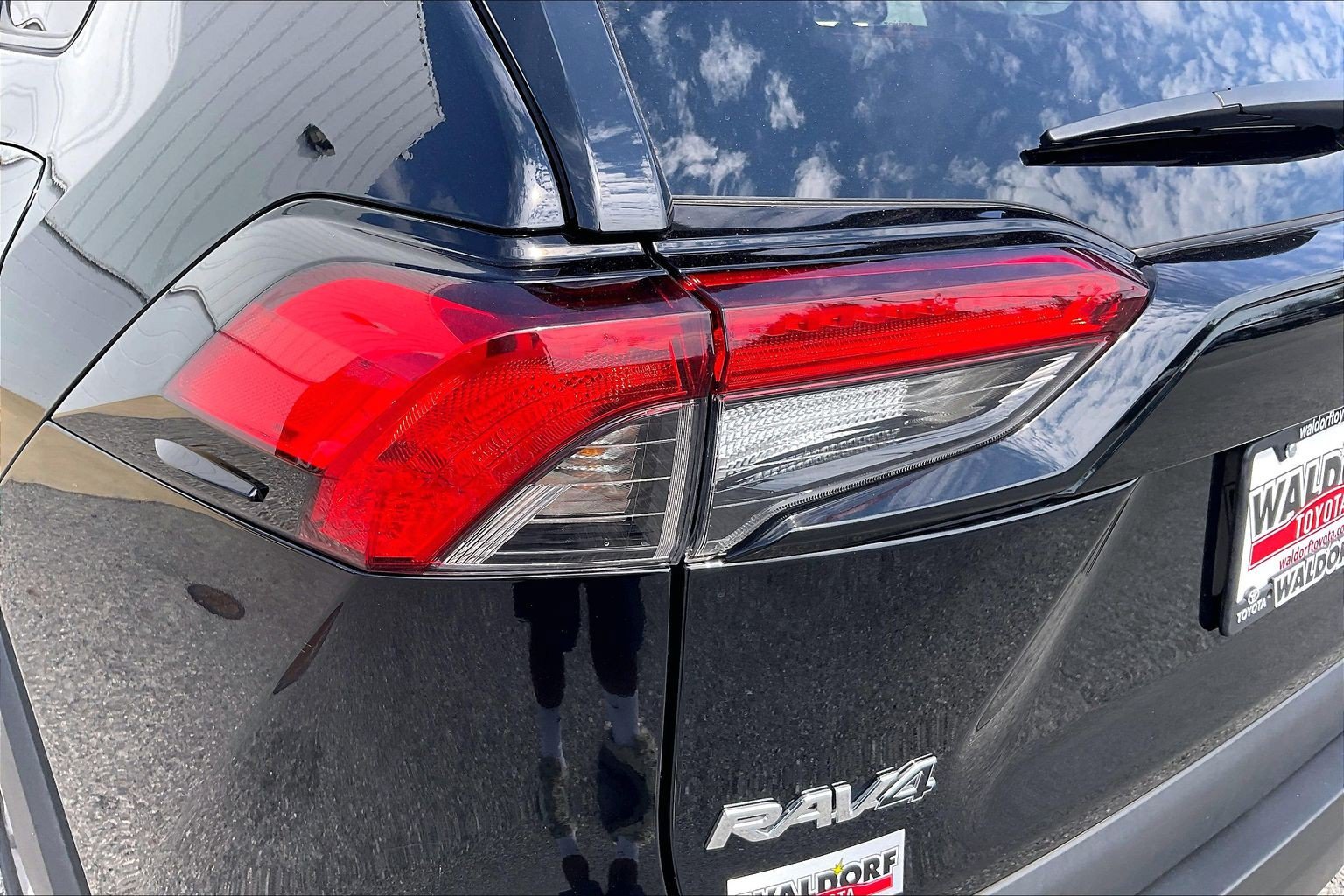 Used 2025 Toyota RAV4 LE AWD/4WD image 33