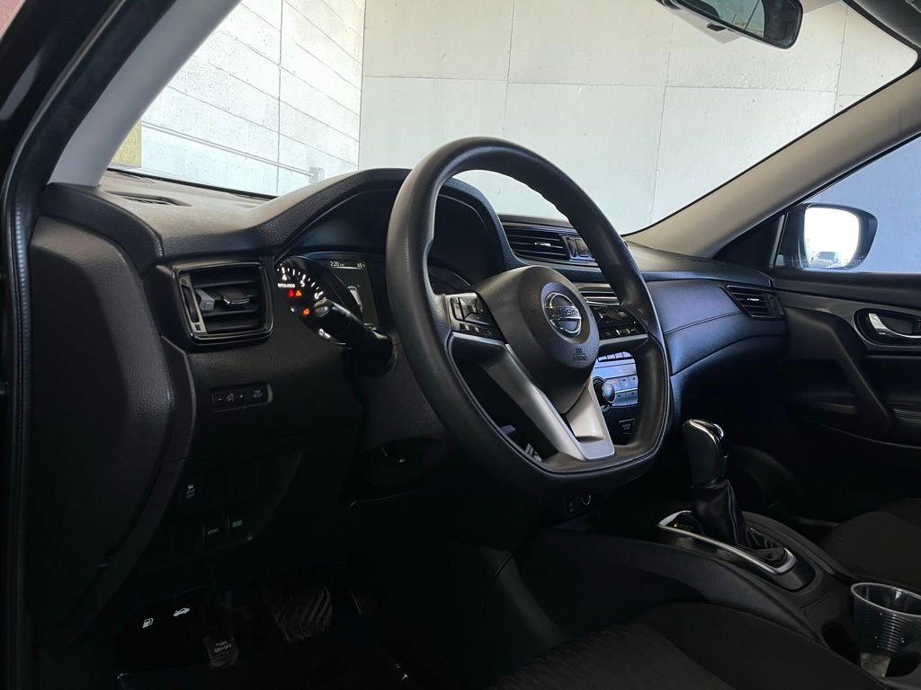 Used 2017 Nissan Rogue S FWD image 11