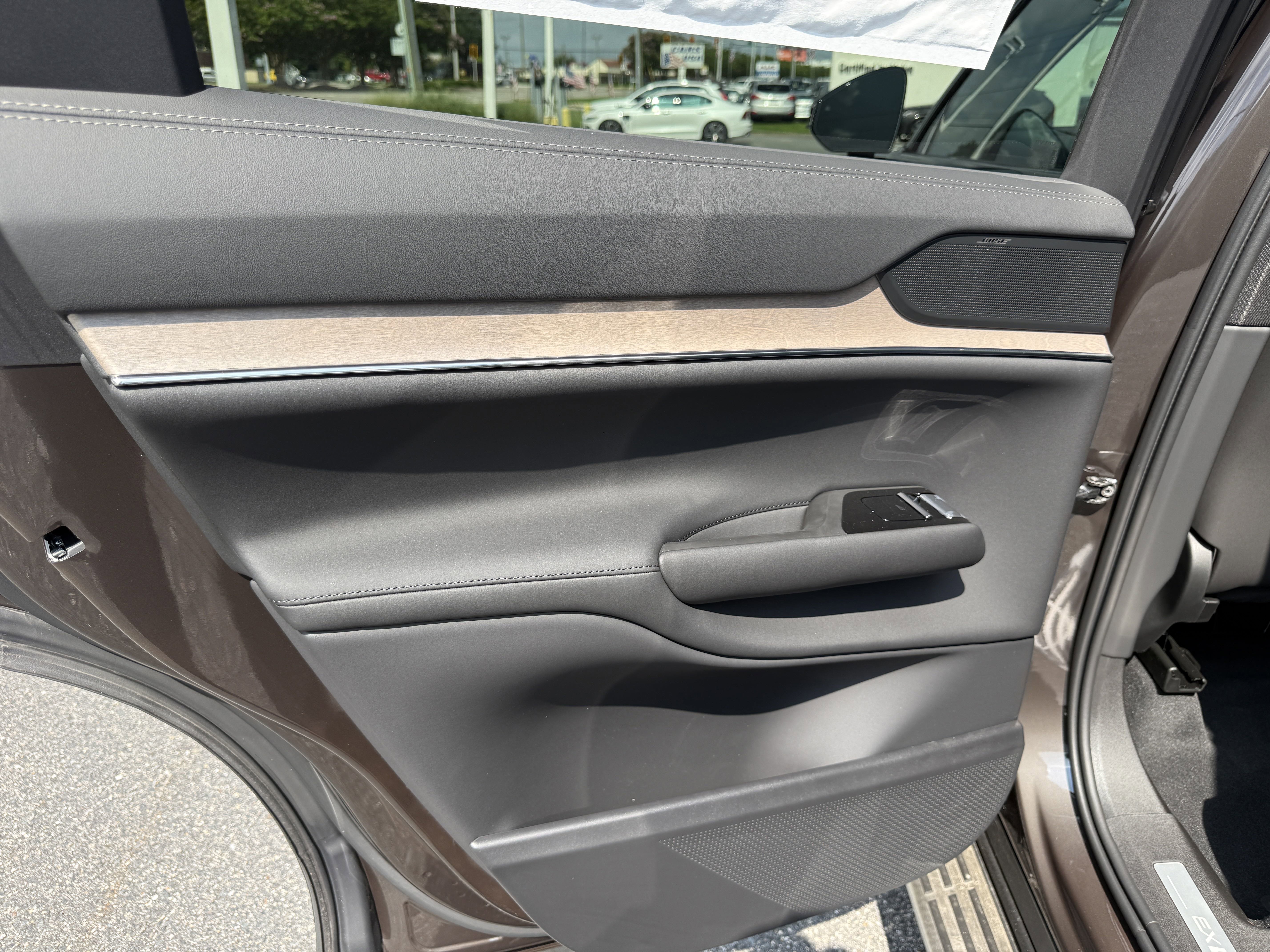 New 2025 Volvo EX90 Plus image 13