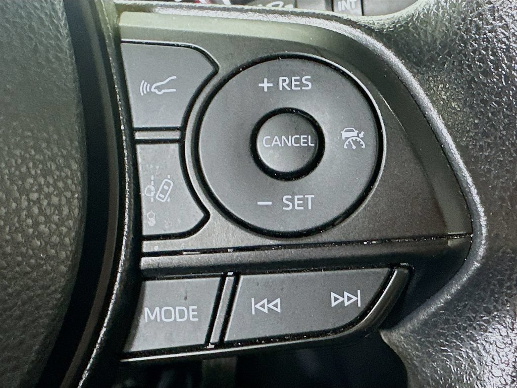 Used 2025 Toyota RAV4 XLE FWD image 23