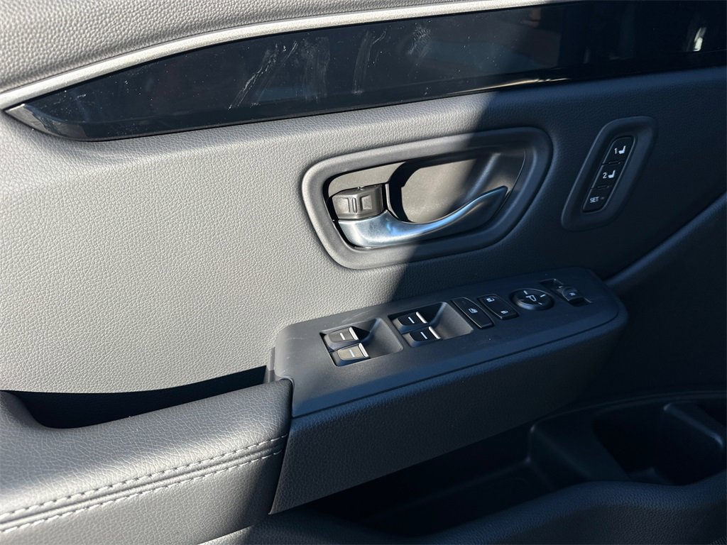 New 2025 Honda Pilot Touring image 36