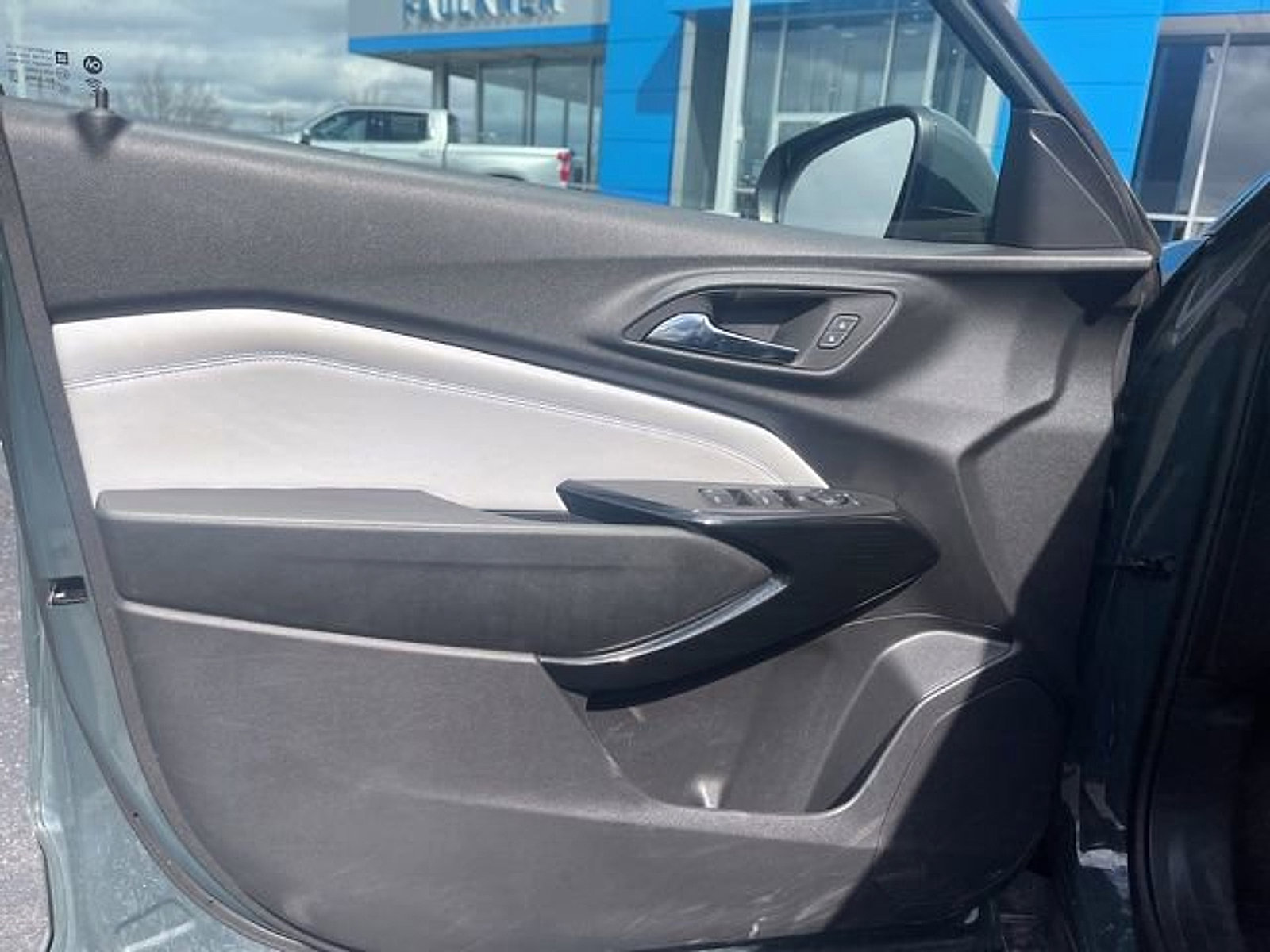 Certified 2025 Chevrolet Trax LT image 10