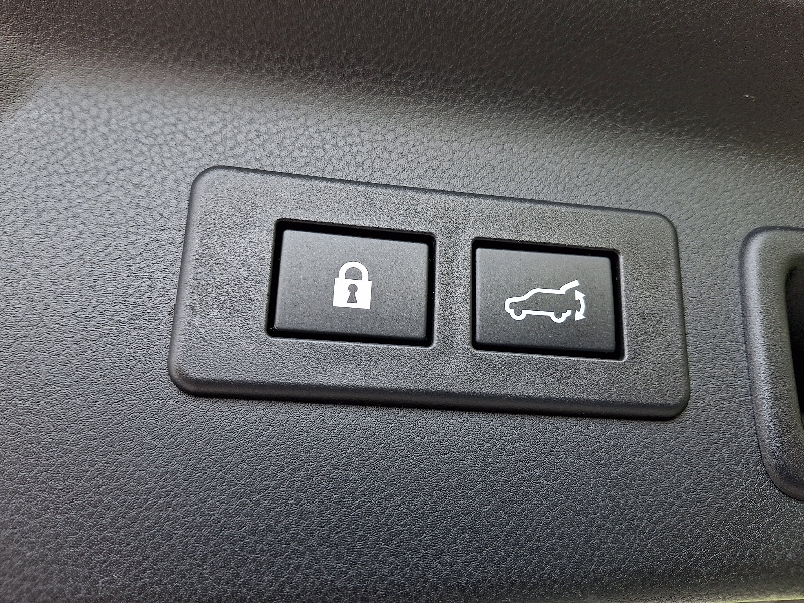 Used 2025 Subaru Forester Limited AWD/4WD image 32