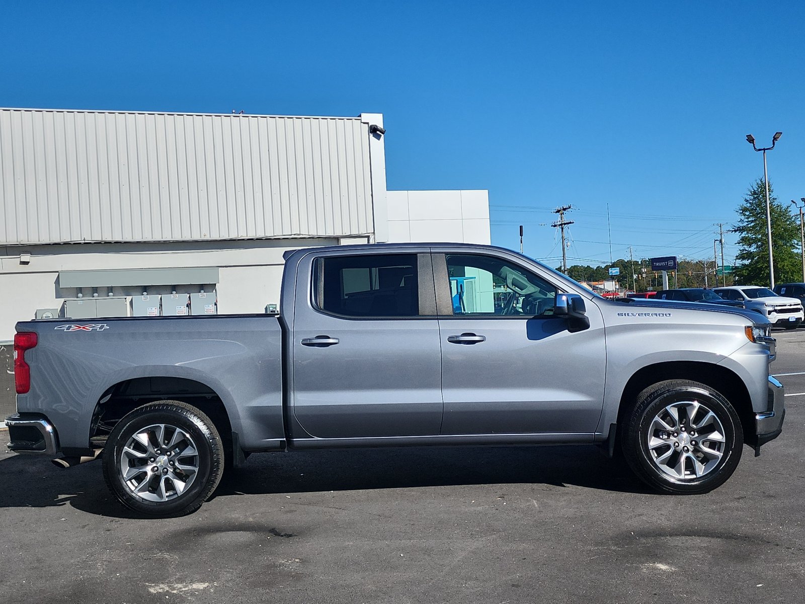 Used 2022 Chevrolet Silverado 1500 LT AWD/4WD image 6