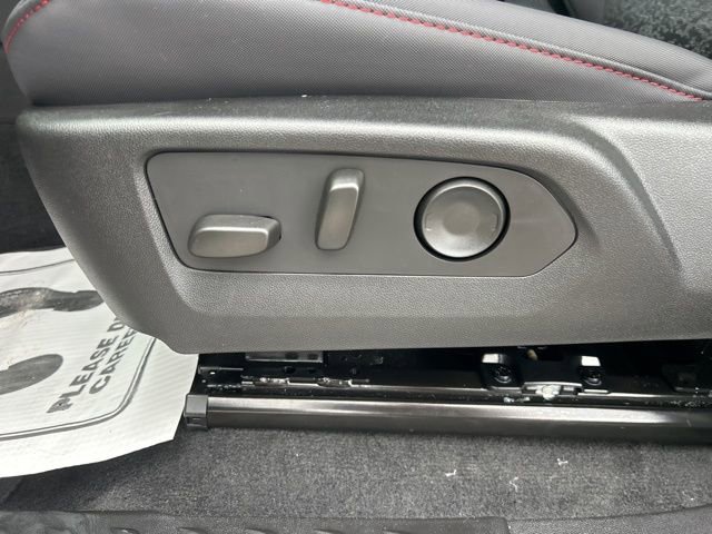 New 2026 Chevrolet Colorado Z71 w/ LPO, Hood Decal Package image 16