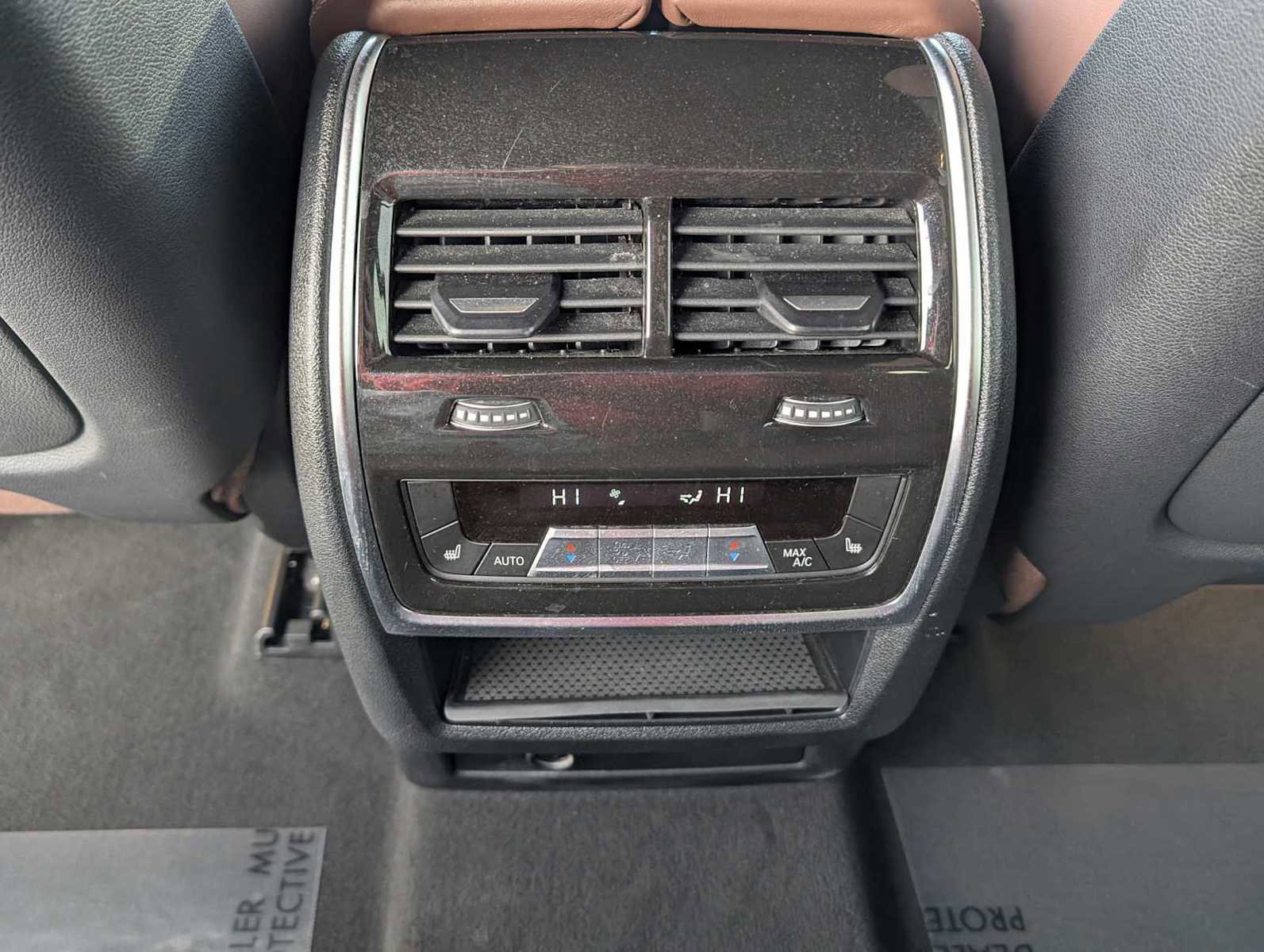 Used 2024 BMW X7 M60i w/ Executive Package image 27