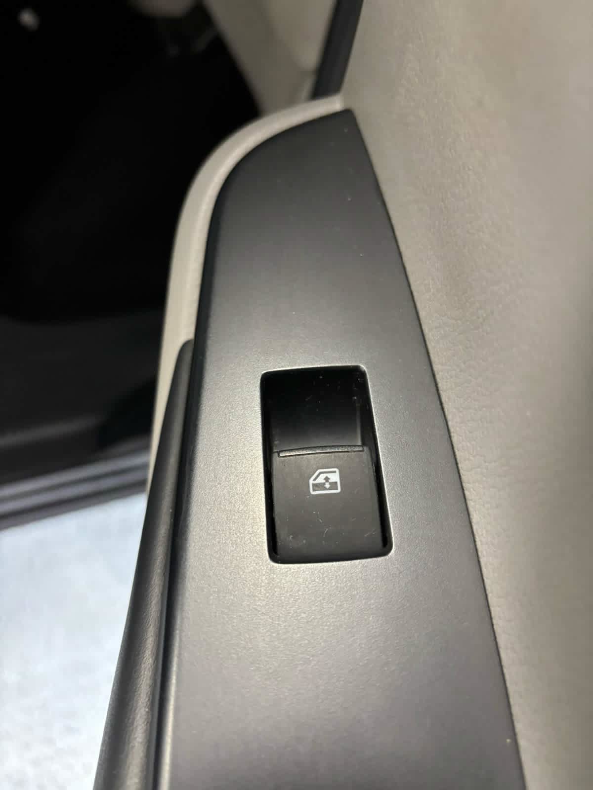 Used 2019 Toyota Highlander XLE AWD/4WD image 37
