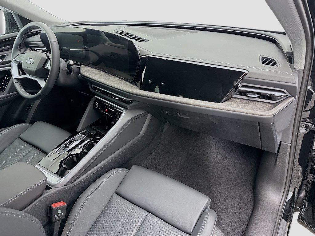 Used 2025 Audi Q5 Premium Plus w/ Premium Plus AWD/4WD image 16