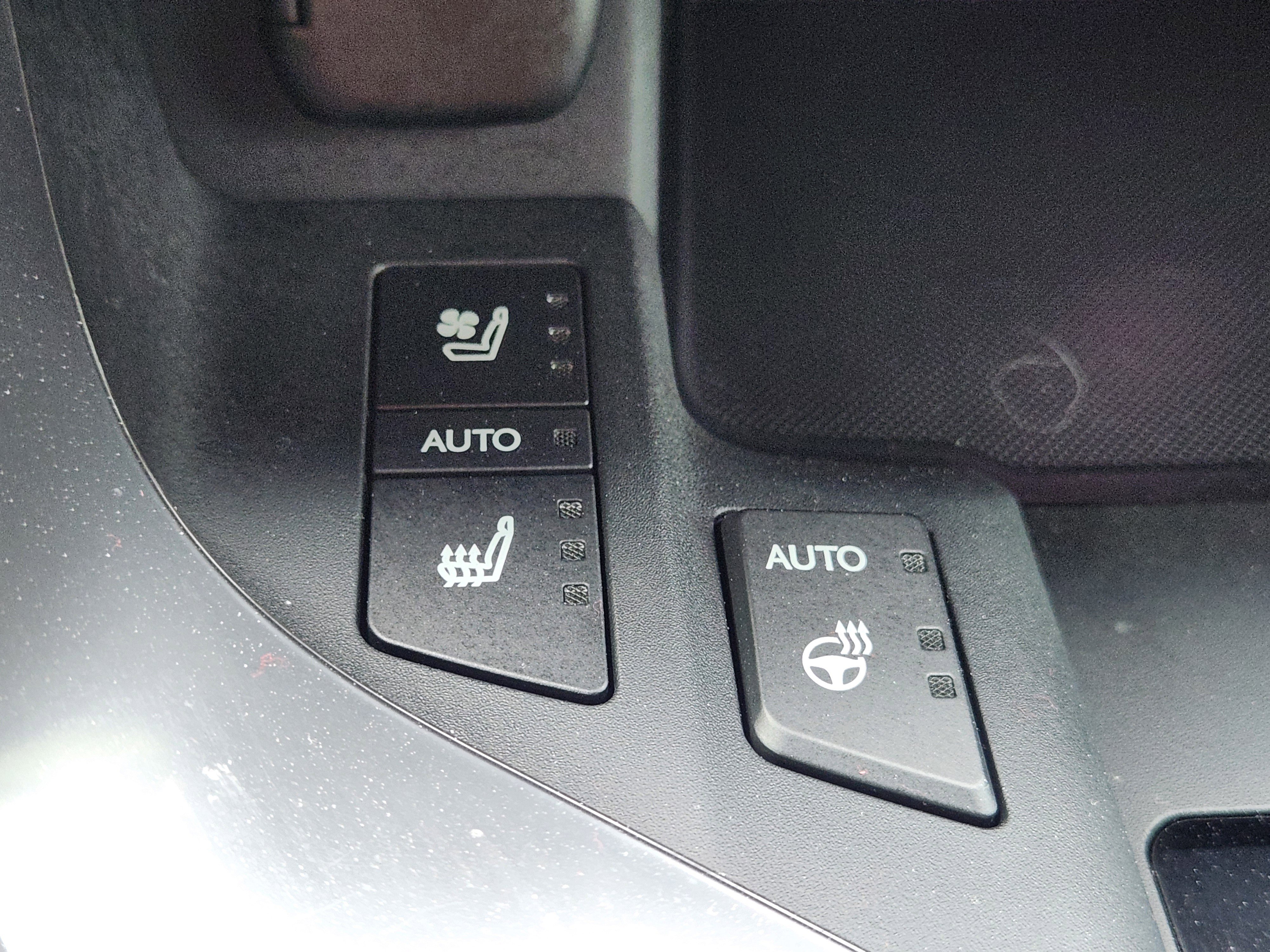 Used 2025 Lexus LX 600 4WD w/ Luxury Package image 22