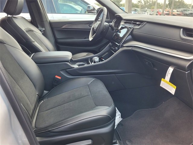 New 2025 Jeep Grand Cherokee Laredo image 15