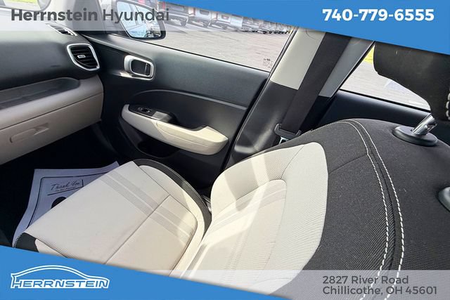 Used 2024 Hyundai Venue SEL FWD image 11