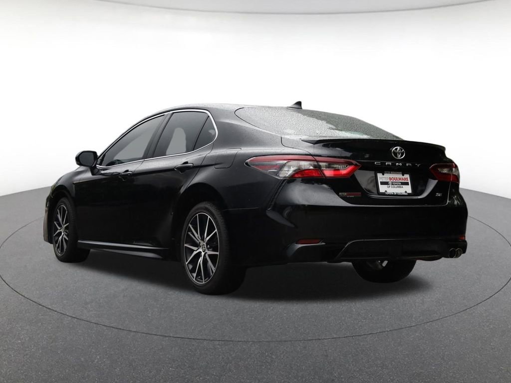 Used 2023 Toyota Camry SE FWD image 3