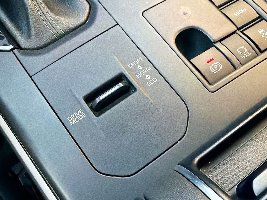 Used 2023 Toyota Highlander XLE FWD image 31