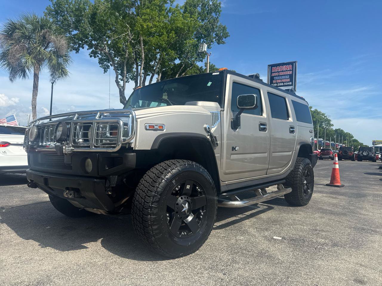 Used 2004 HUMMER H2 w/ Preferred Equipment Group AWD/4WD image 2