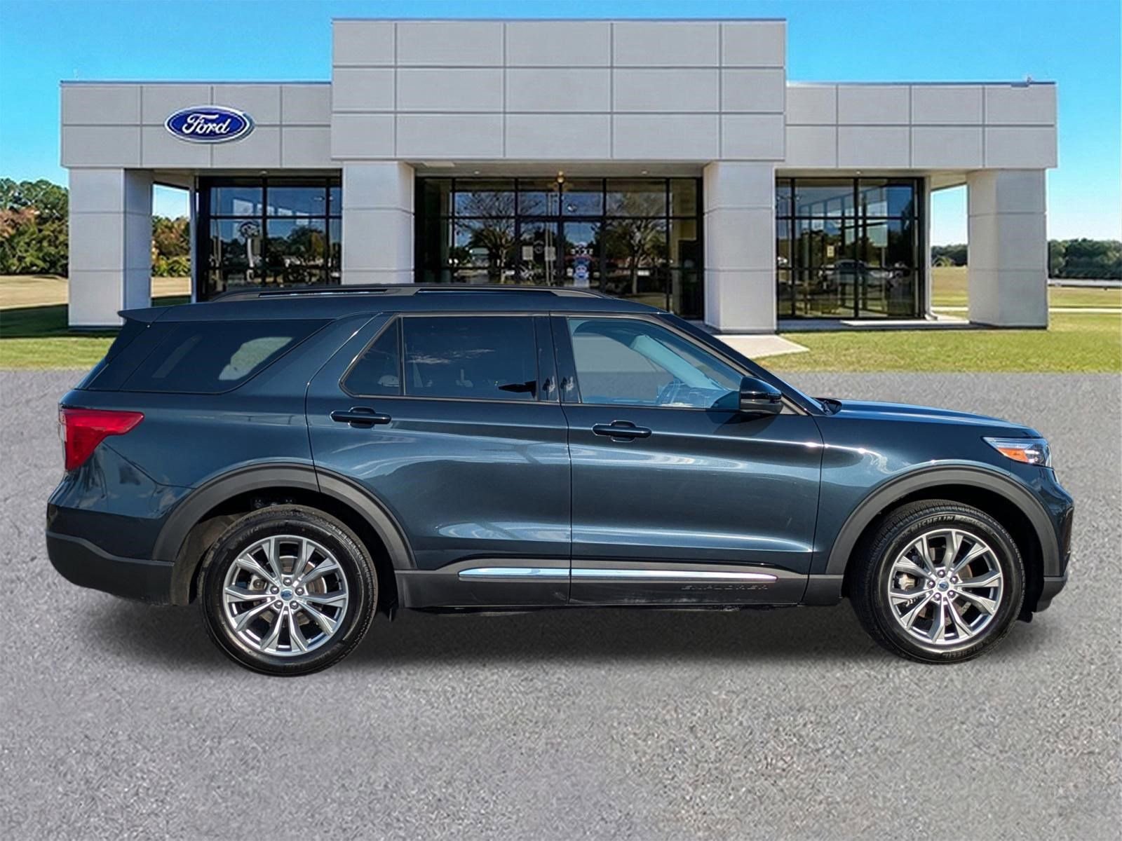 Certified 2023 Ford Explorer XLT w/ Equipment Group 202A image 3