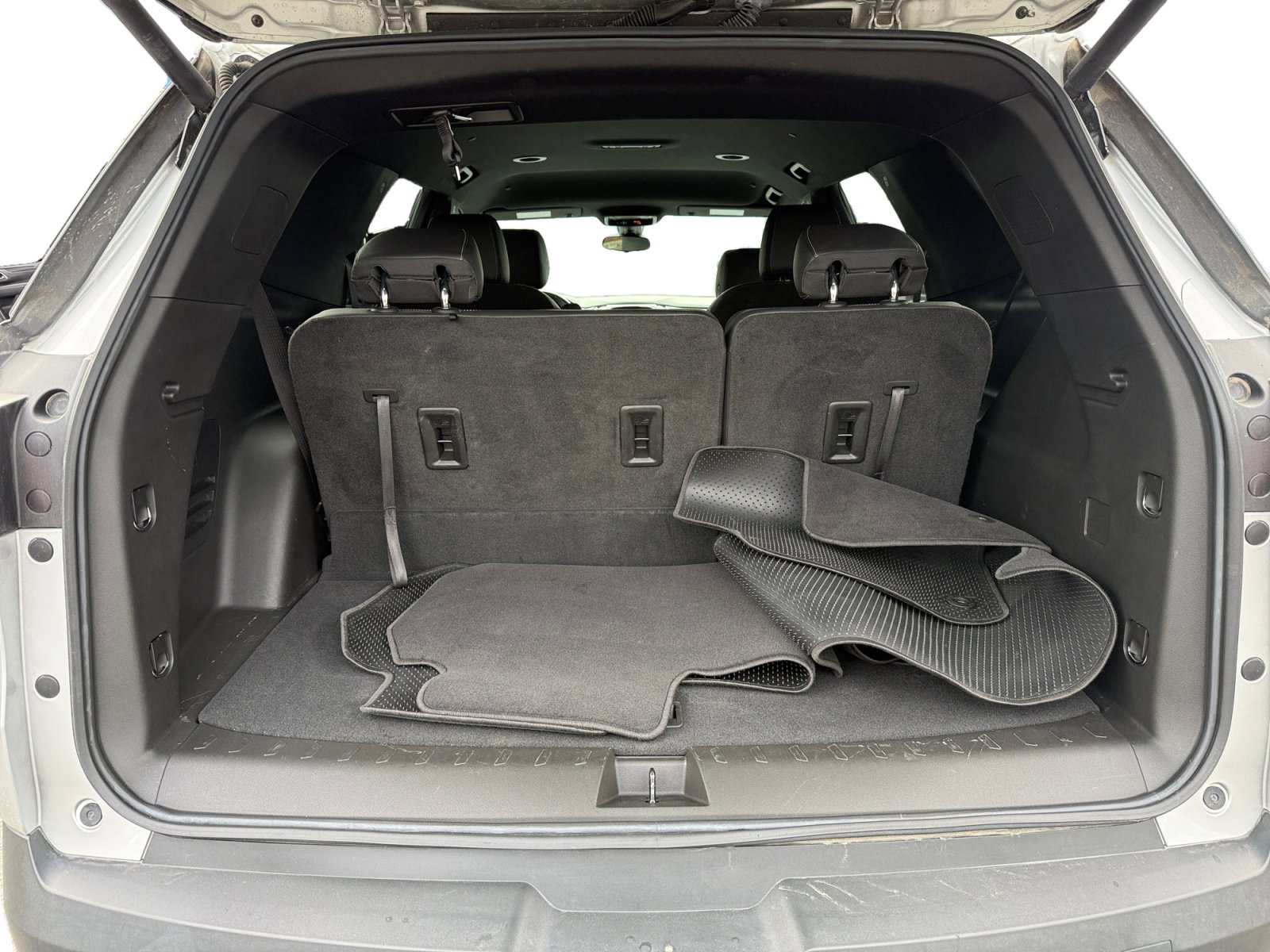 Used 2022 Chevrolet Traverse LT image 17