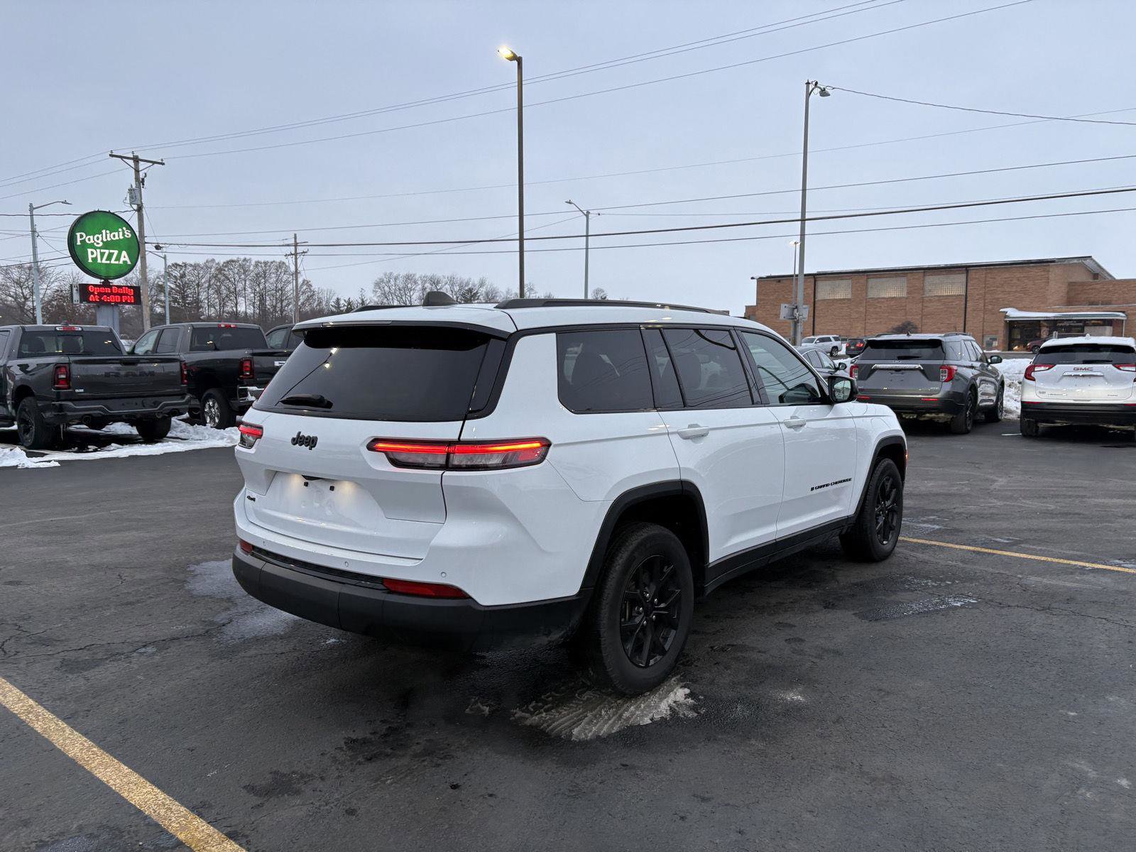 Used 2024 Jeep Grand Cherokee L Laredo image 26