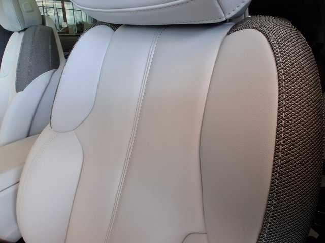 New 2025 Cadillac Optiq Luxury 1 w/ LPO, ONYX Package image 22