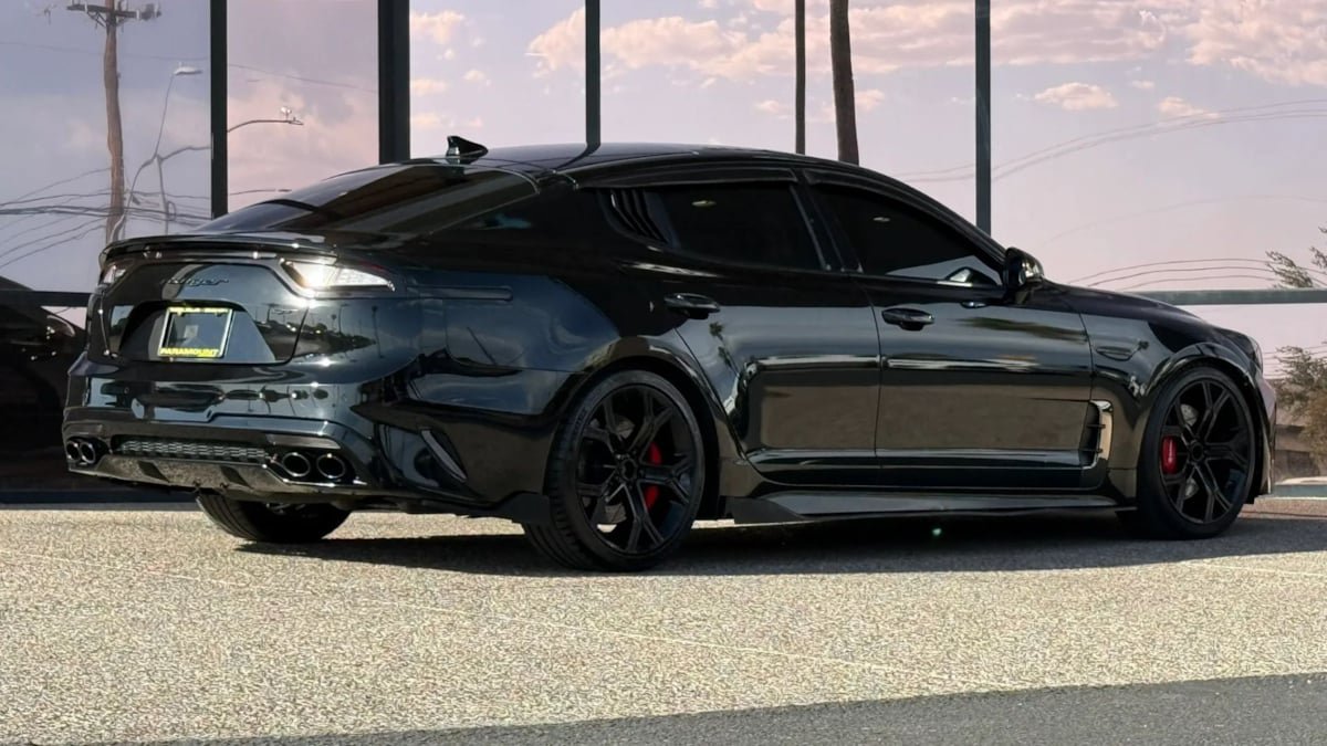 Used 2020 Kia Stinger GT1 RWD image 12