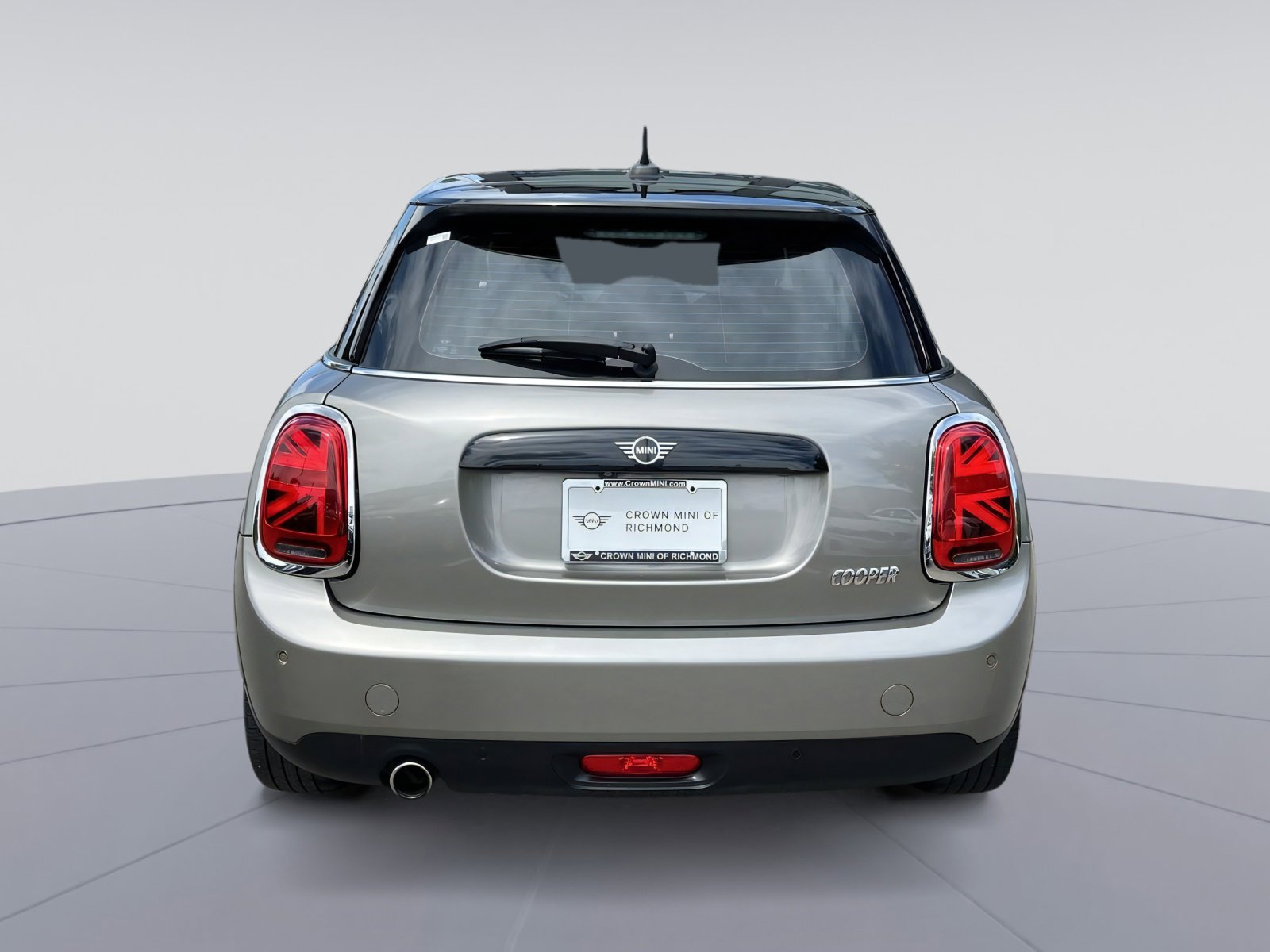 Used 2020 MINI Cooper 4-Door Hardtop w/ Storage Package image 12