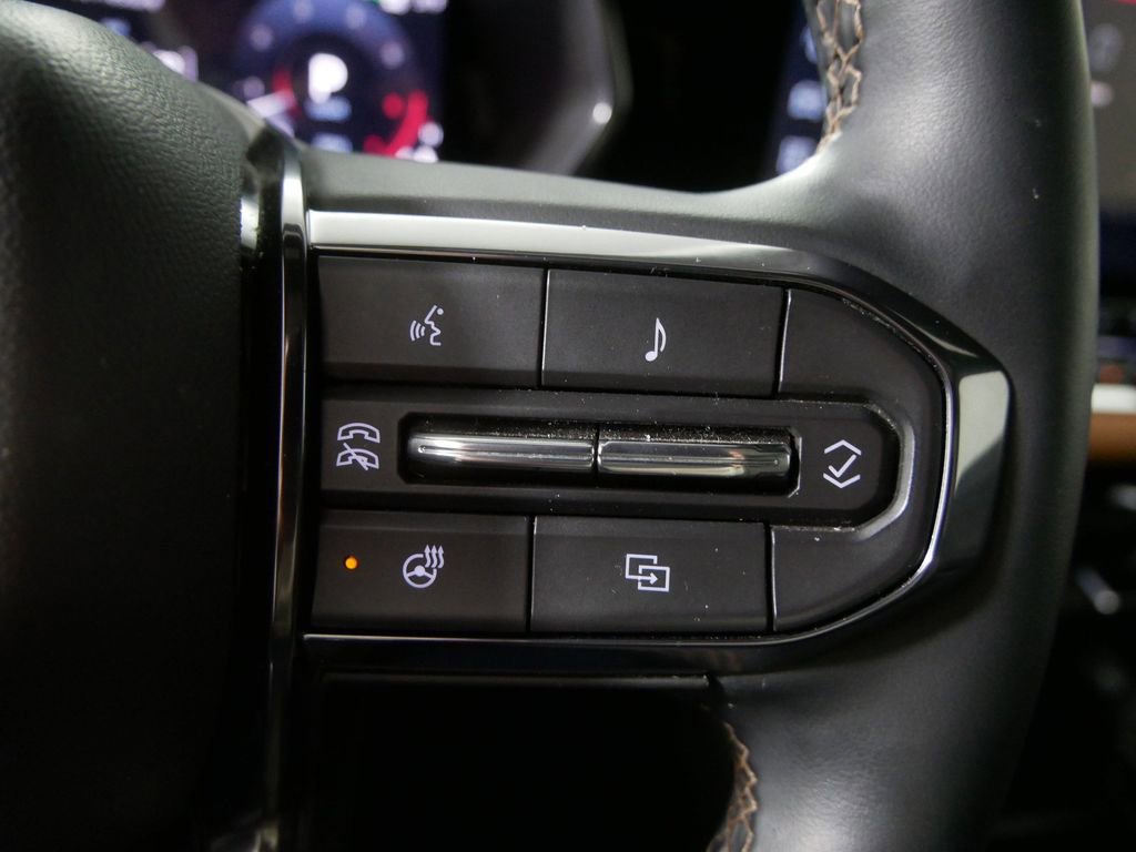 Used 2025 GMC Canyon AT4 w/ Technology Plus Package image 22