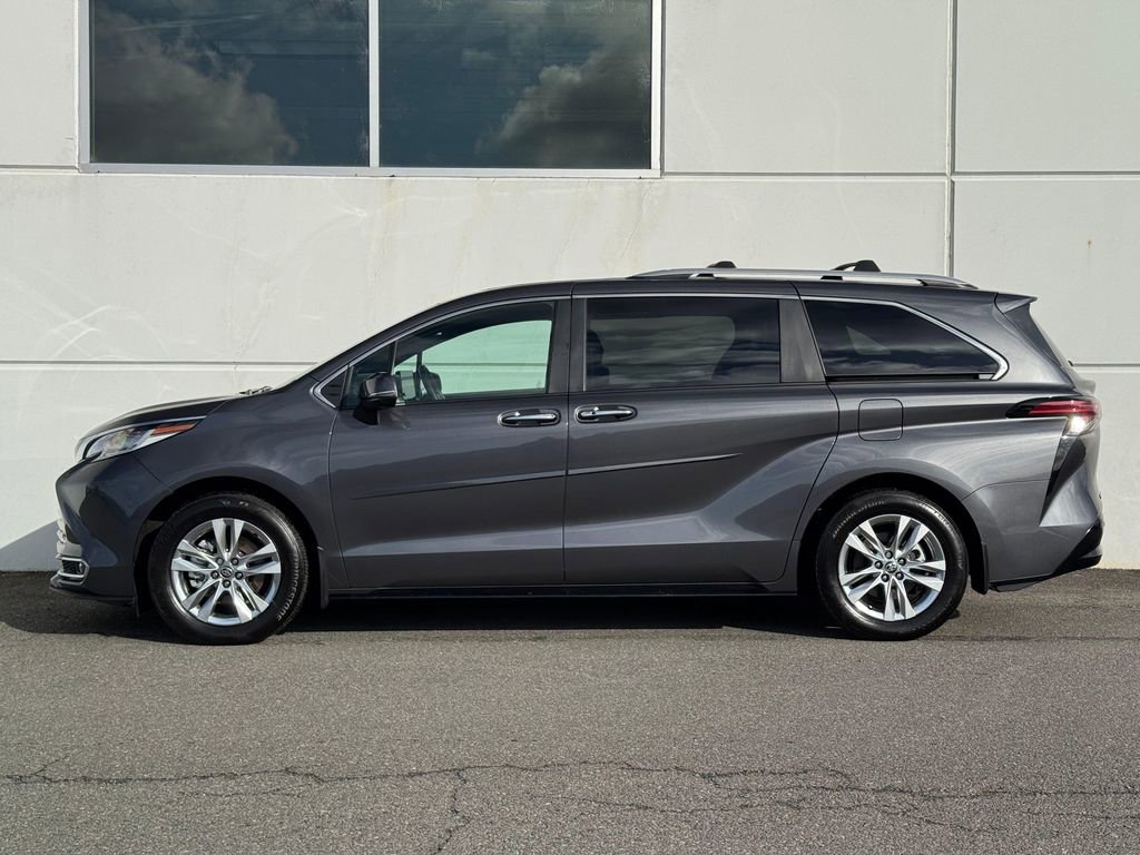 Certified 2025 Toyota Sienna Limited AWD/4WD image 4