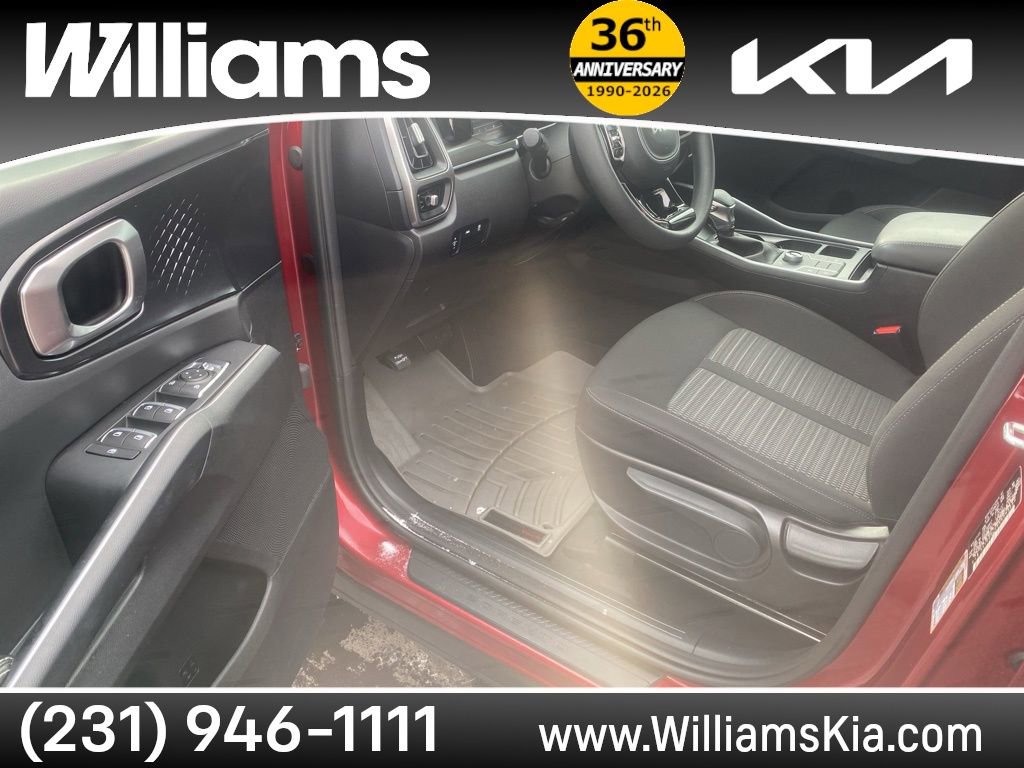 Used 2022 Kia Sorento LX image 17