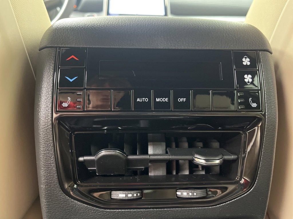 New 2025 Jeep Grand Cherokee L Limited w/ Luxury Tech Group II image 25