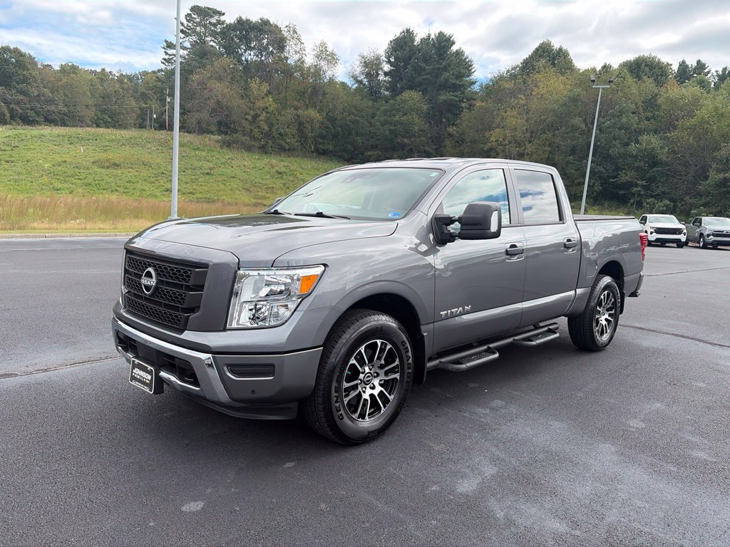 Used 2024 Nissan Titan SV w/ SV Convenience Package AWD/4WD image 4